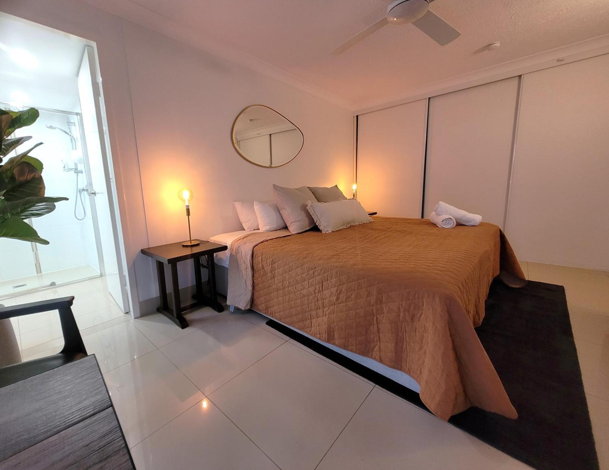 Surfers Chalet Gold Coast Room photo